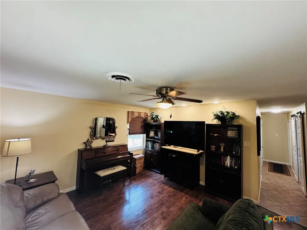 105 Curry Drive Gatesville, TX 76528
