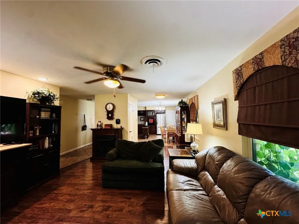 105 Curry Drive Gatesville, TX 76528