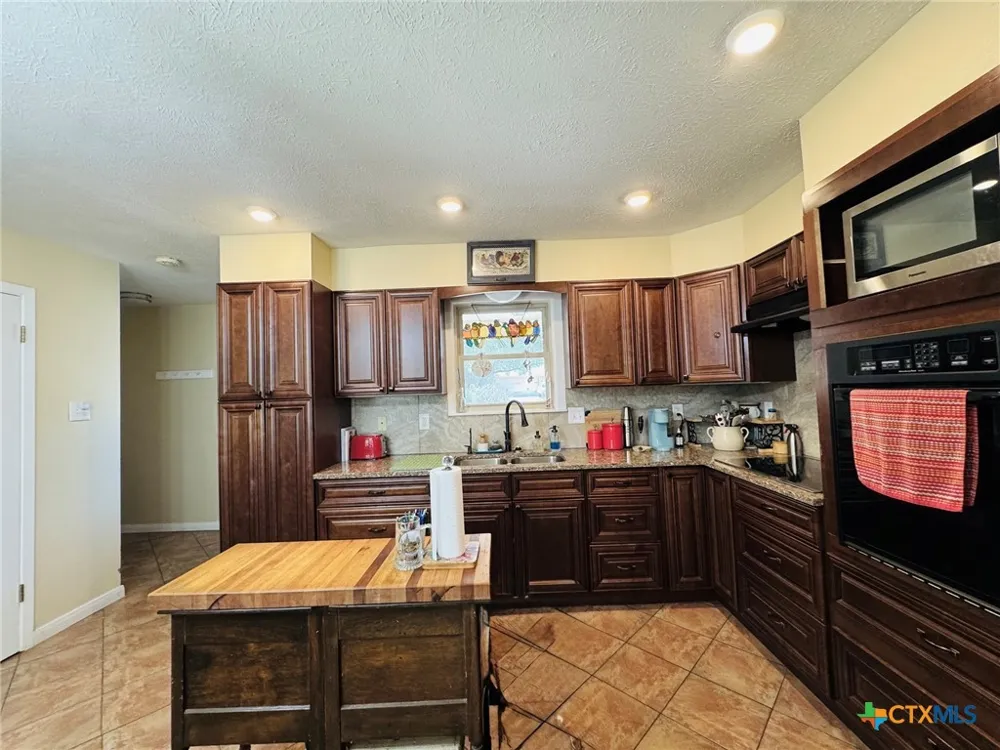 105 Curry Drive Gatesville, TX 76528