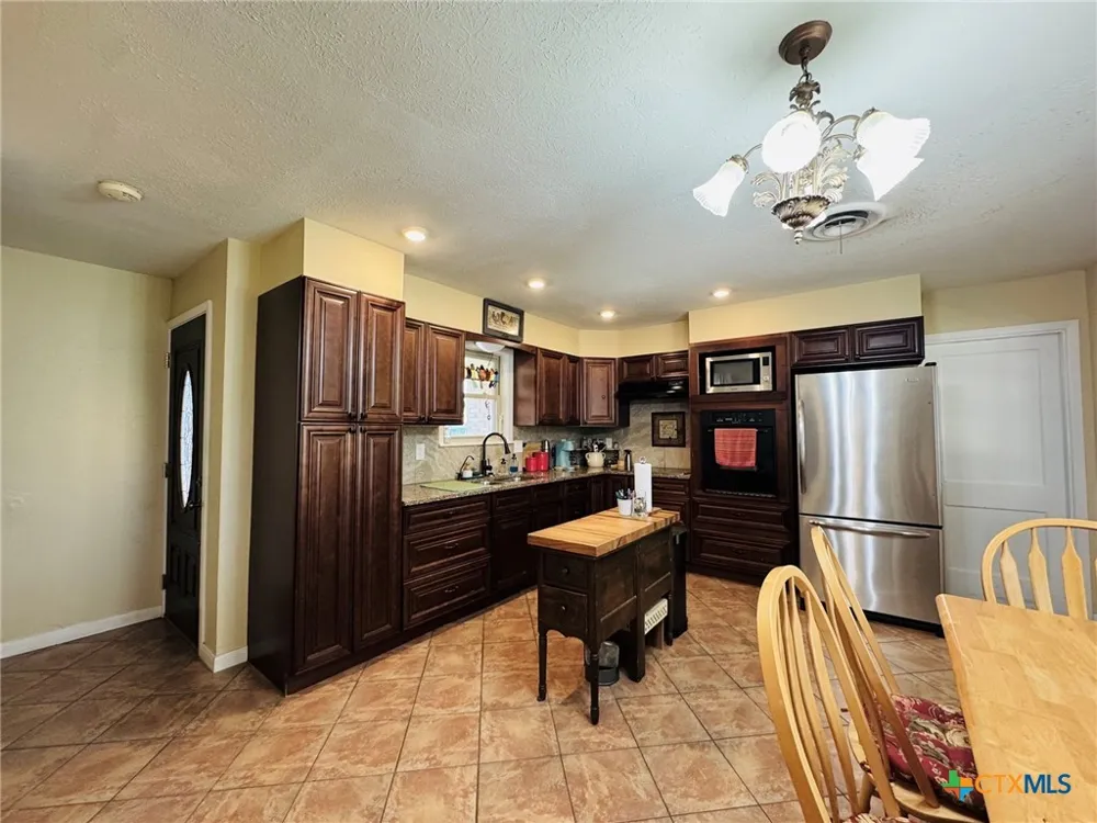 105 Curry Drive Gatesville, TX 76528