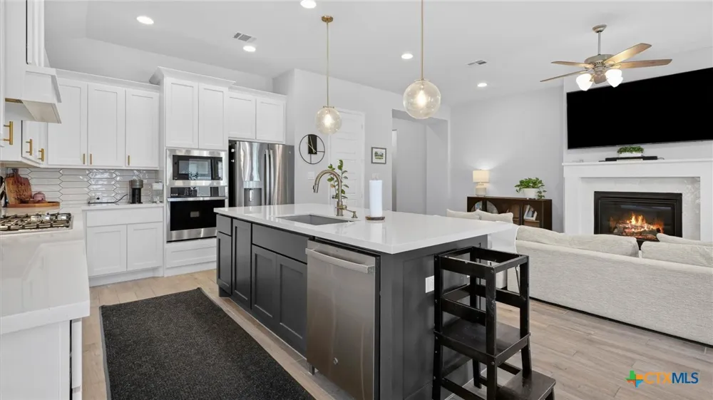 613 Meade Street New Braunfels, TX 78132