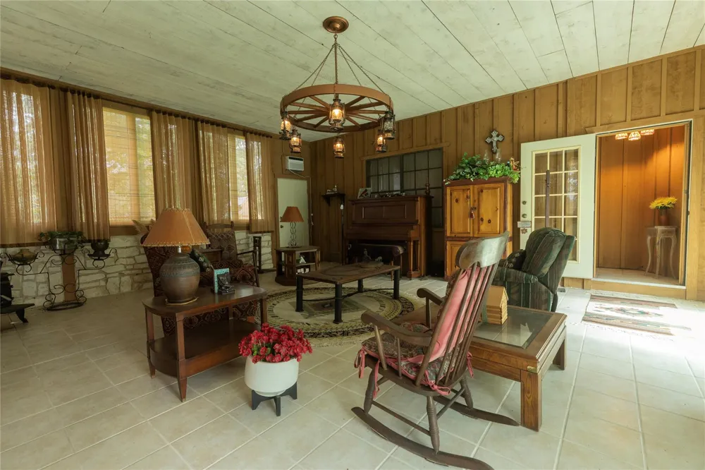 4721 Andreas Road Round Top, TX 78954