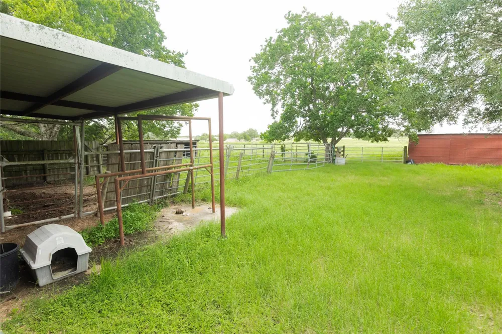 4721 Andreas Road Round Top, TX 78954