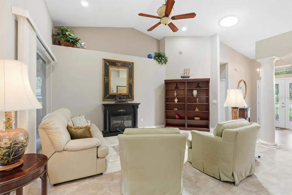 6042 LANDINGS BOULEVARD Lady Lake, FL 32159