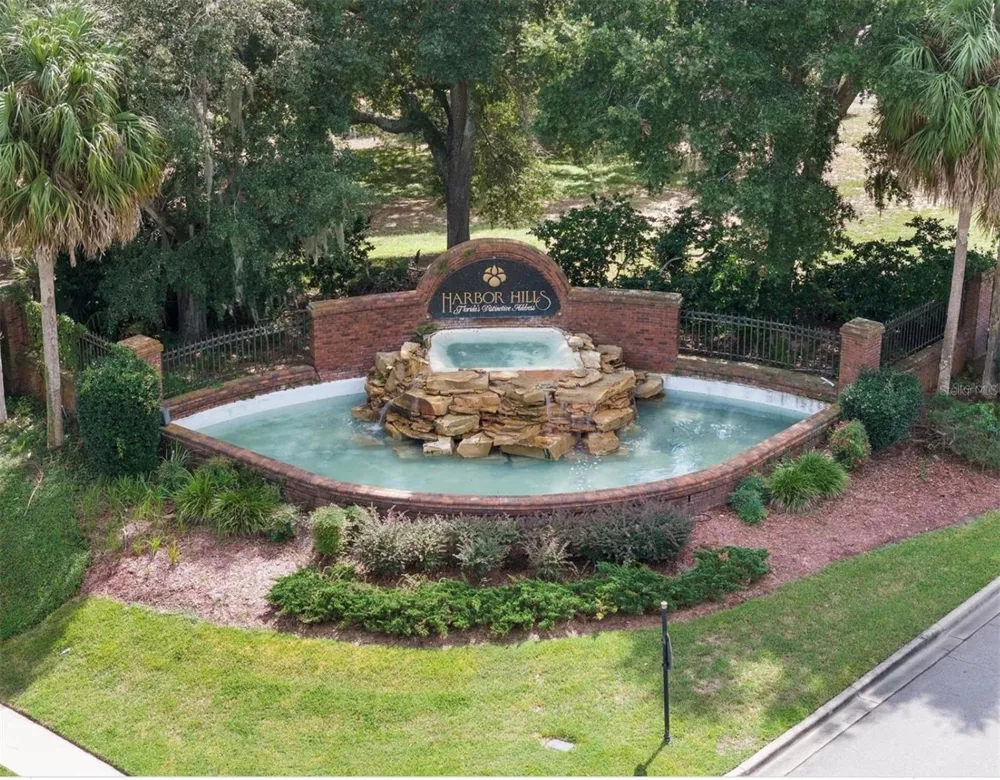 6042 LANDINGS BOULEVARD Lady Lake, FL 32159