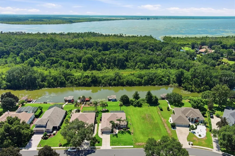 6042 LANDINGS BOULEVARD Lady Lake, FL 32159