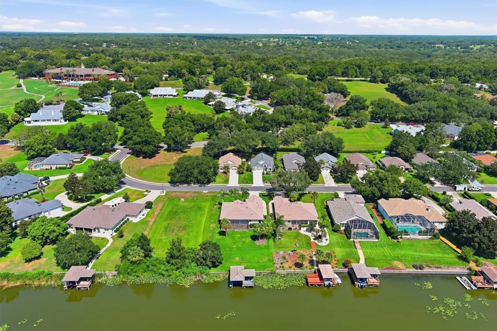 6042 LANDINGS BOULEVARD Lady Lake, FL 32159