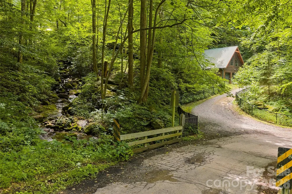 1482 Howard Moore Road Hot Springs, NC 28743