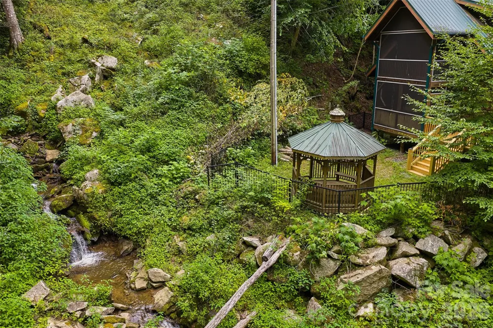 1482 Howard Moore Road Hot Springs, NC 28743