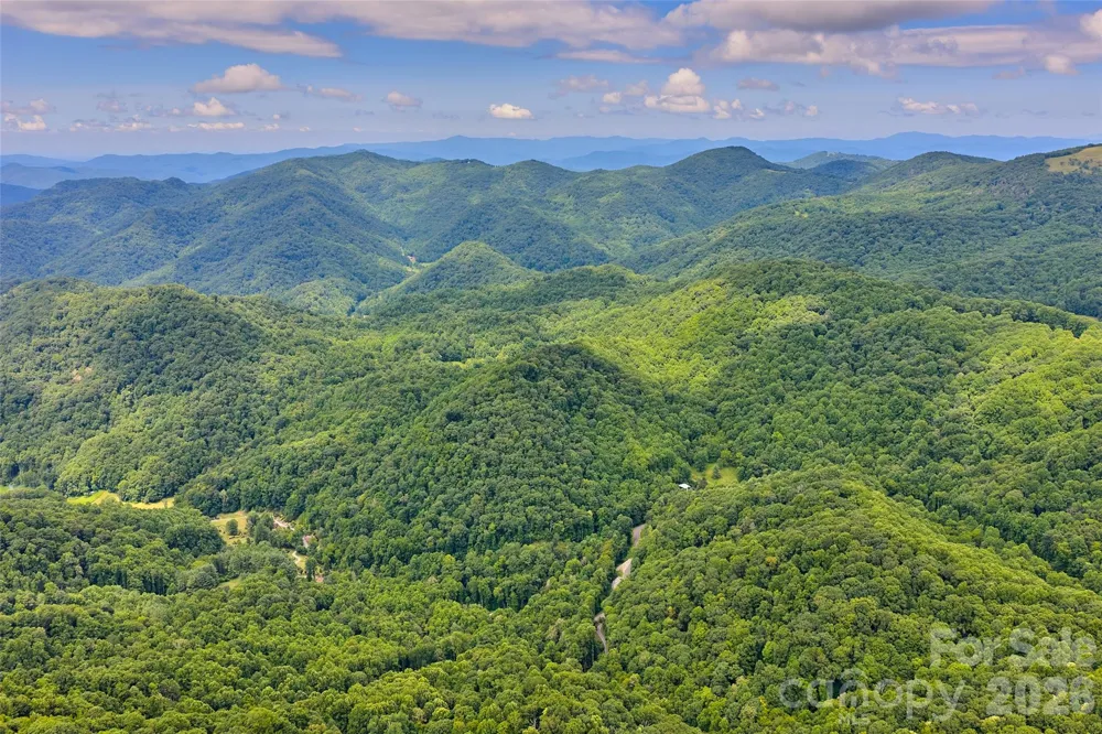 1482 Howard Moore Road Hot Springs, NC 28743