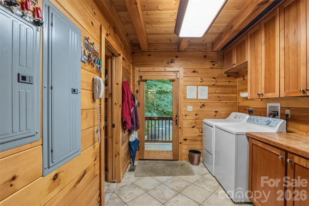 1482 Howard Moore Road Hot Springs, NC 28743