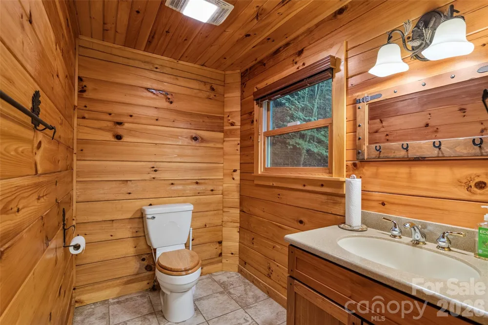 1482 Howard Moore Road Hot Springs, NC 28743