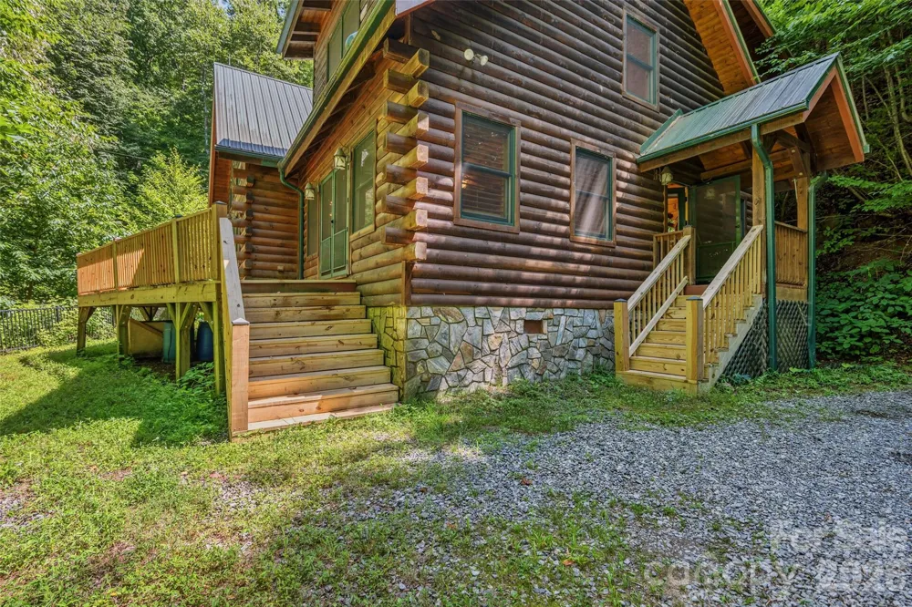 1482 Howard Moore Road Hot Springs, NC 28743