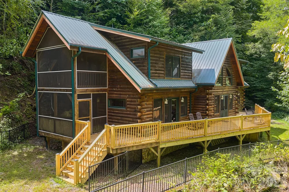 1482 Howard Moore Road Hot Springs, NC 28743