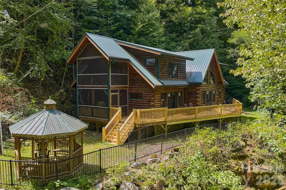 1482 Howard Moore Road Hot Springs, NC 28743
