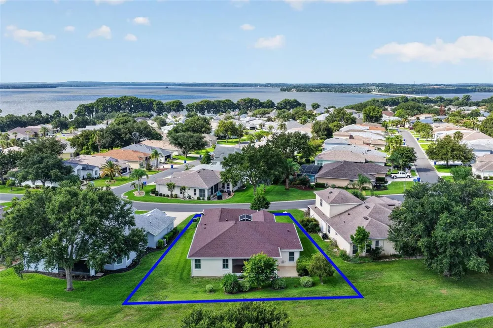 5809 BOUNTY CIRCLE Tavares, FL 32778
