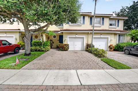 3085 EVERGREEN CIRCLE