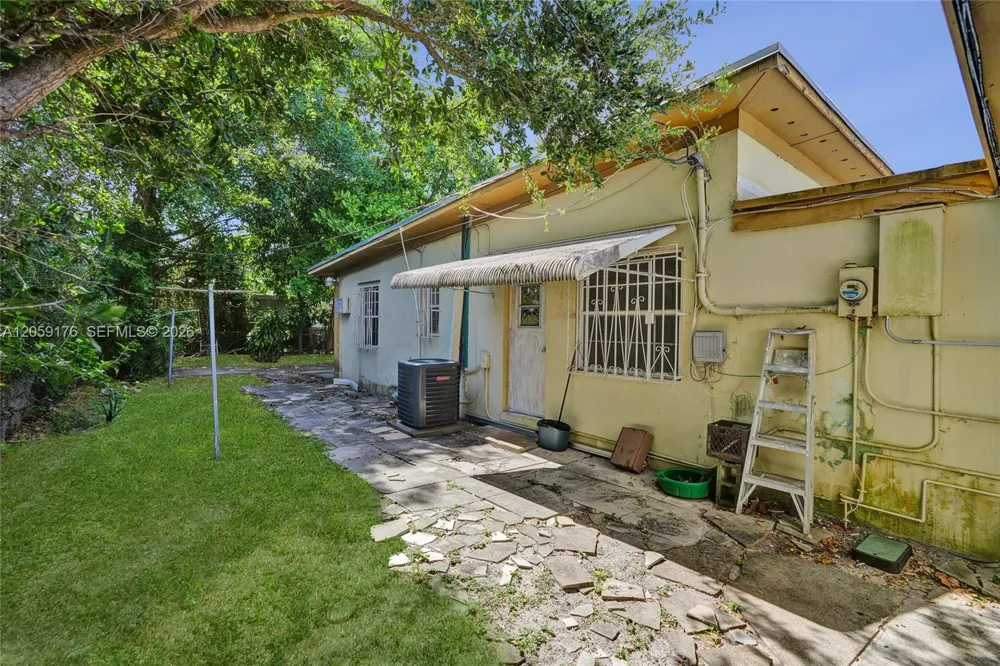 2145 NW 124th St Miami, FL 33167
