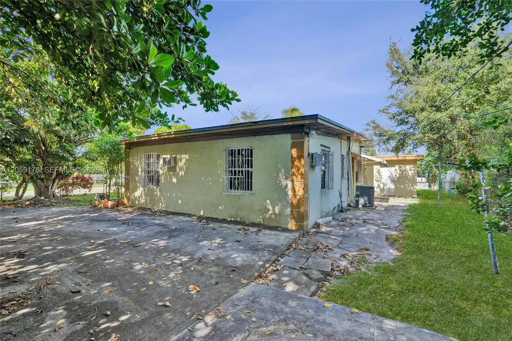 2145 NW 124th St Miami, FL 33167