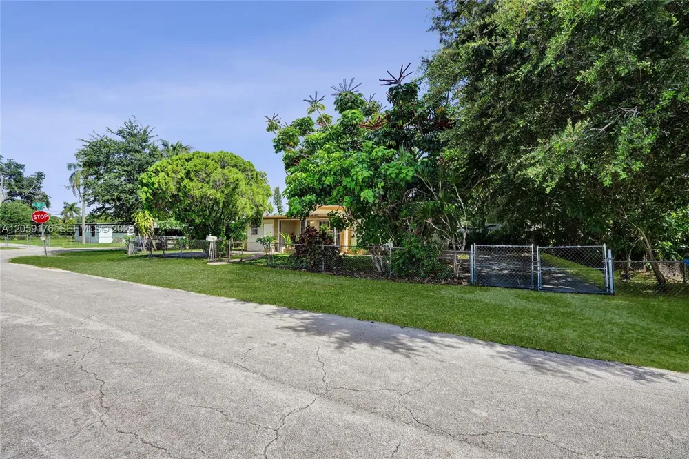 2145 NW 124th St Miami, FL 33167