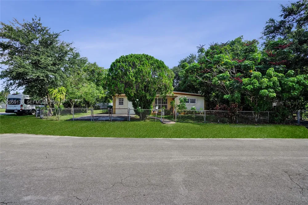 2145 NW 124th St Miami, FL 33167