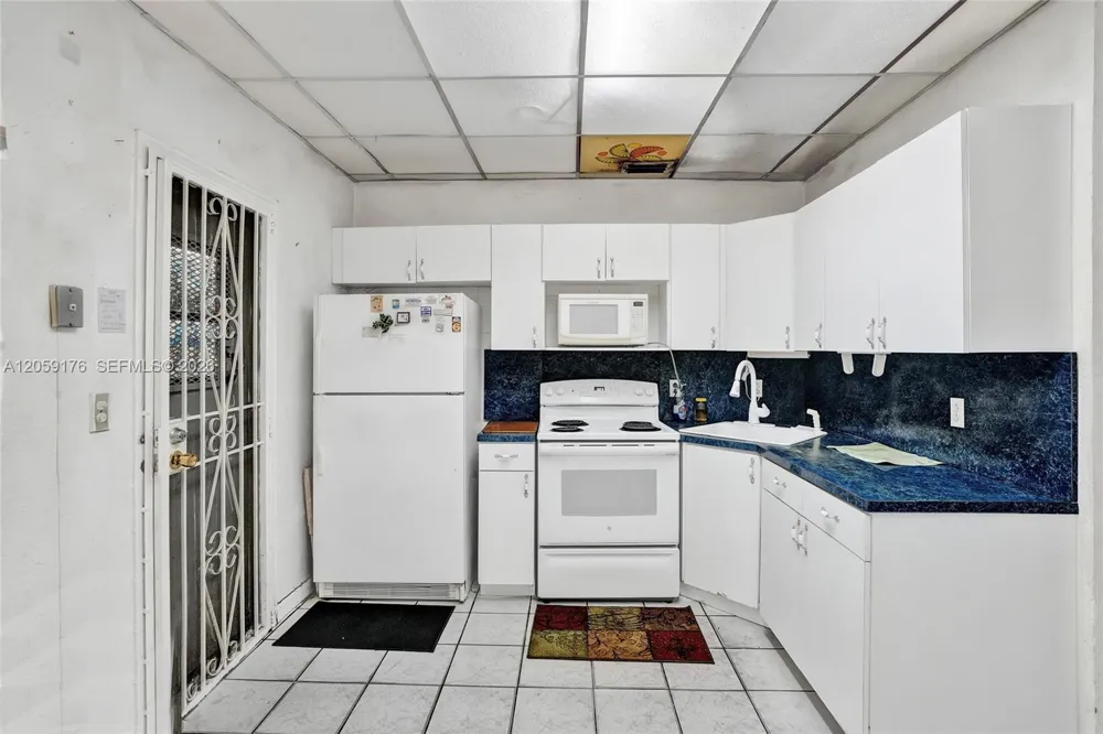2145 NW 124th St Miami, FL 33167