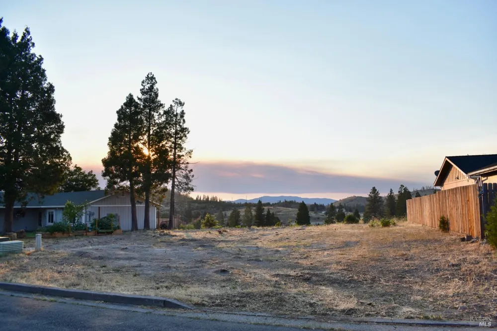 306 Woodridge Court Weed, CA 96094