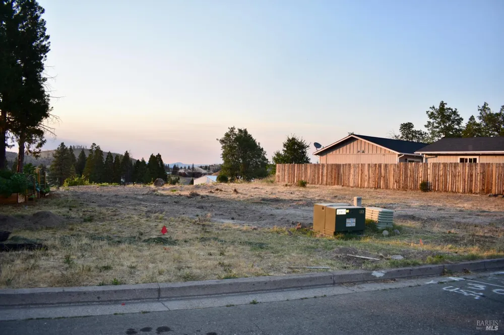306 Woodridge Court Weed, CA 96094