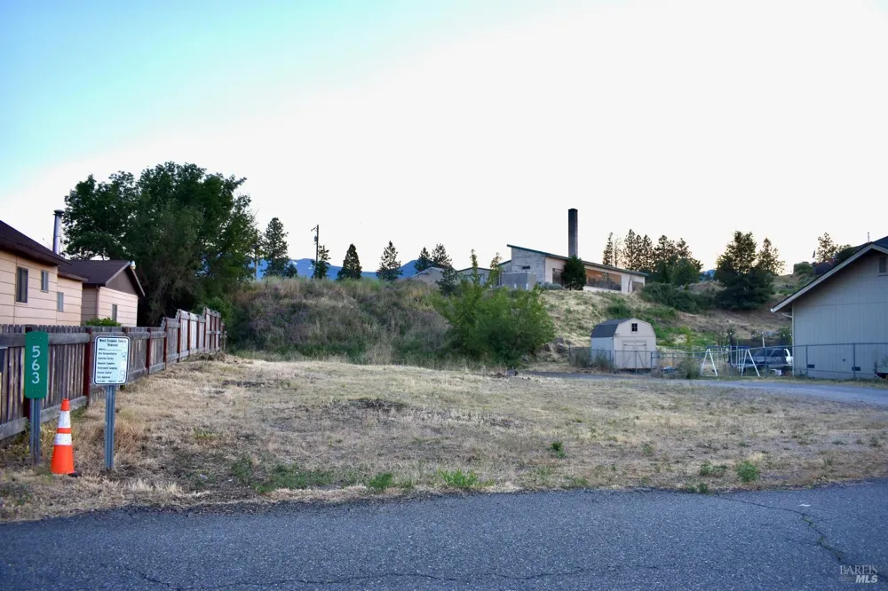 563 Shasta Avenue Weed, CA 96094