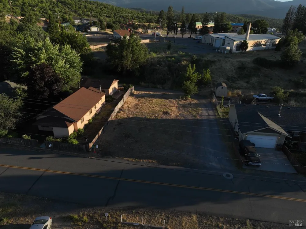 563 Shasta Avenue Weed, CA 96094