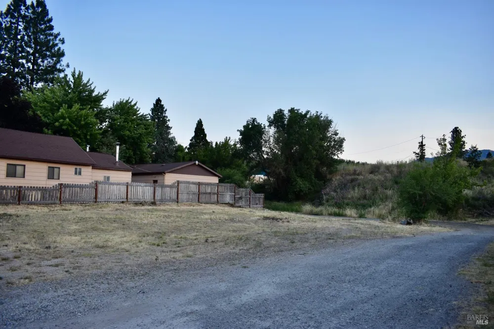563 Shasta Avenue Weed, CA 96094