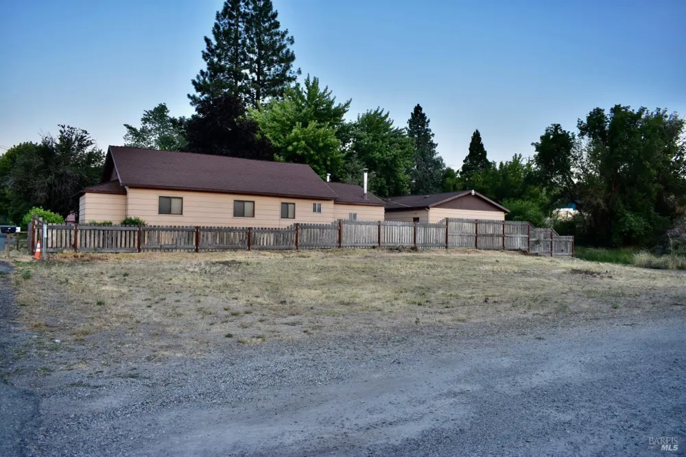 563 Shasta Avenue Weed, CA 96094
