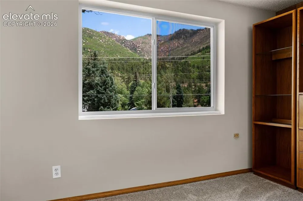 8615 Chipita Park Road Cascade, CO 80809