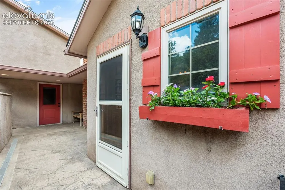 812 Crystal Park Road Manitou Springs, CO 80829