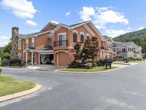1111 Renaissance Court