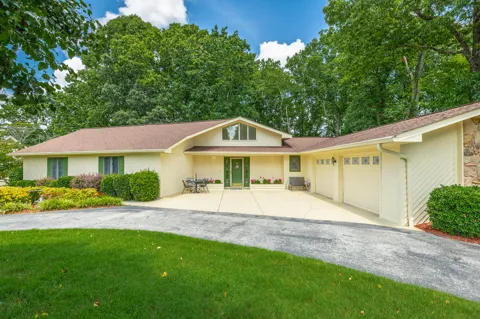 6422 Lake Shadows Circle