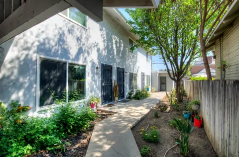 402 Poplar Avenue