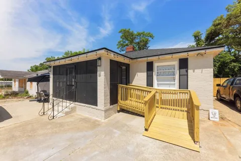 2415 Manchester Expressway