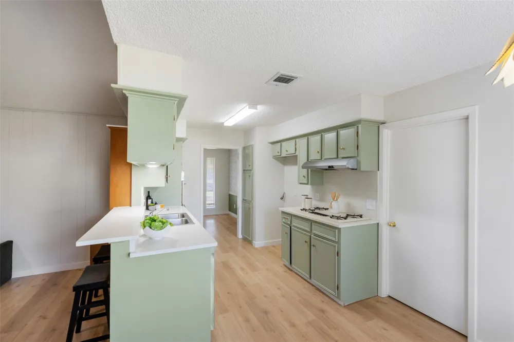 209 Pine Oak Drive Highlands, TX 77562
