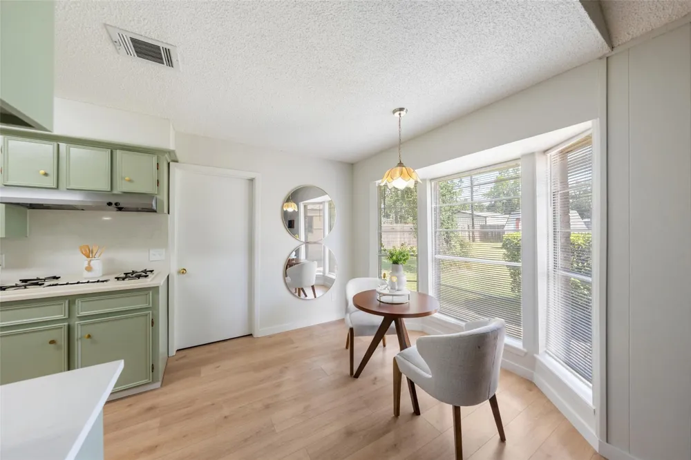 209 Pine Oak Drive Highlands, TX 77562