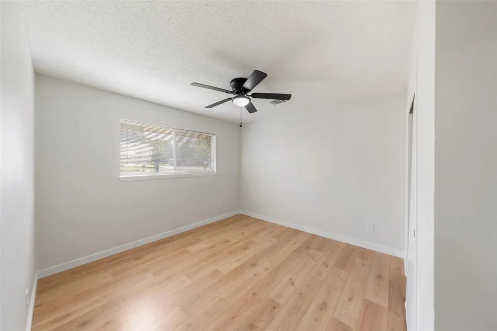 209 Pine Oak Drive Highlands, TX 77562