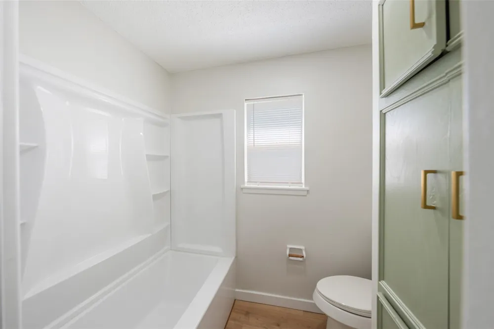 209 Pine Oak Drive Highlands, TX 77562