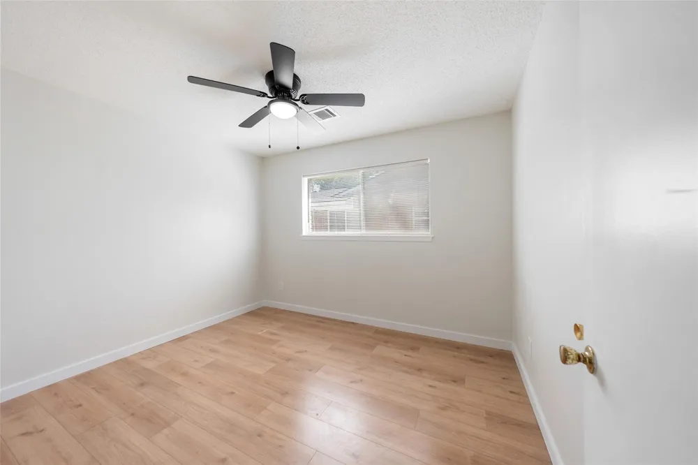209 Pine Oak Drive Highlands, TX 77562
