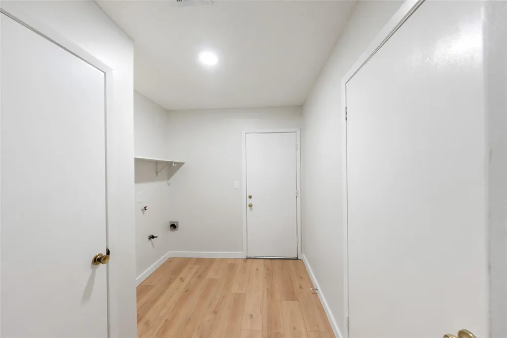 209 Pine Oak Drive Highlands, TX 77562