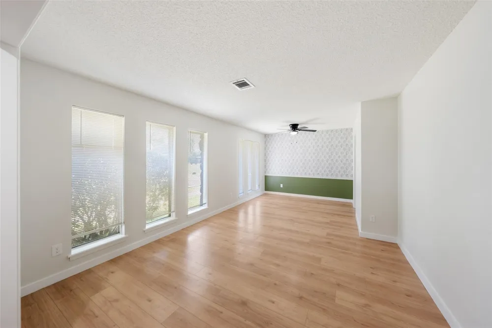 209 Pine Oak Drive Highlands, TX 77562