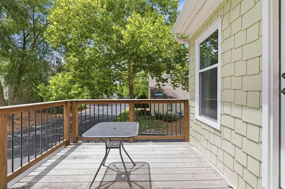 8 Vernon Glen Court Sandy Springs, GA 30338