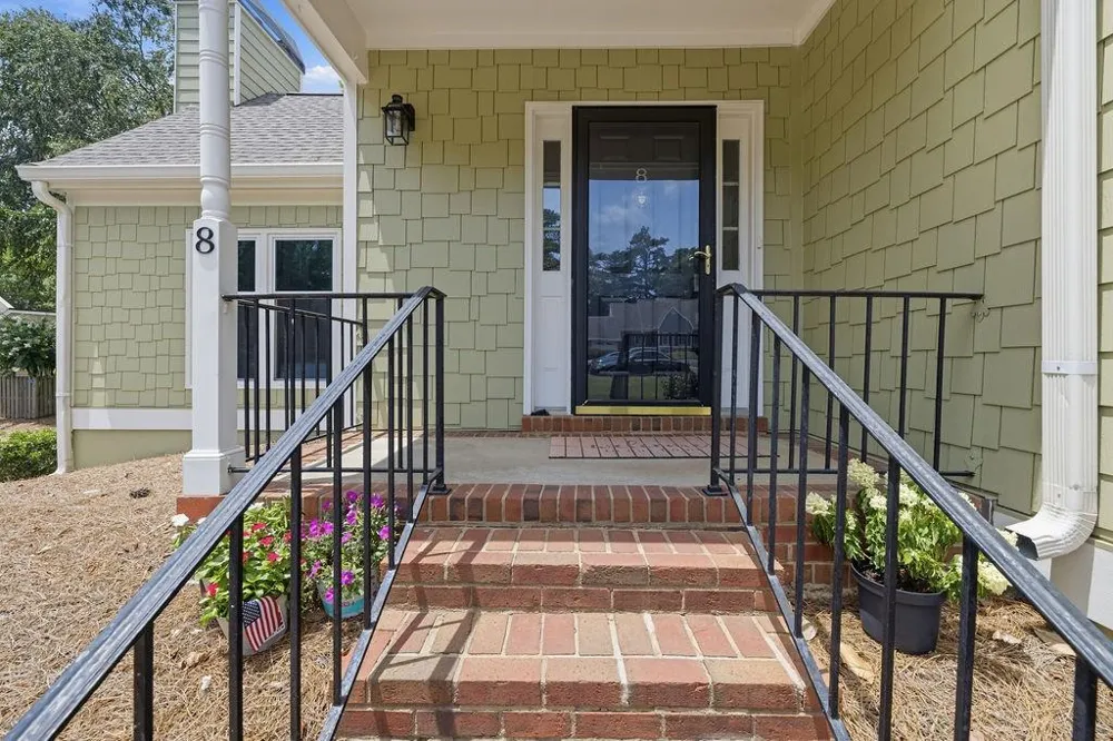 8 Vernon Glen Court Sandy Springs, GA 30338