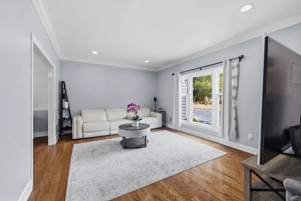 8 Vernon Glen Court Sandy Springs, GA 30338
