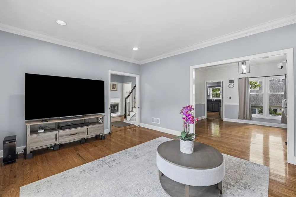 8 Vernon Glen Court Sandy Springs, GA 30338