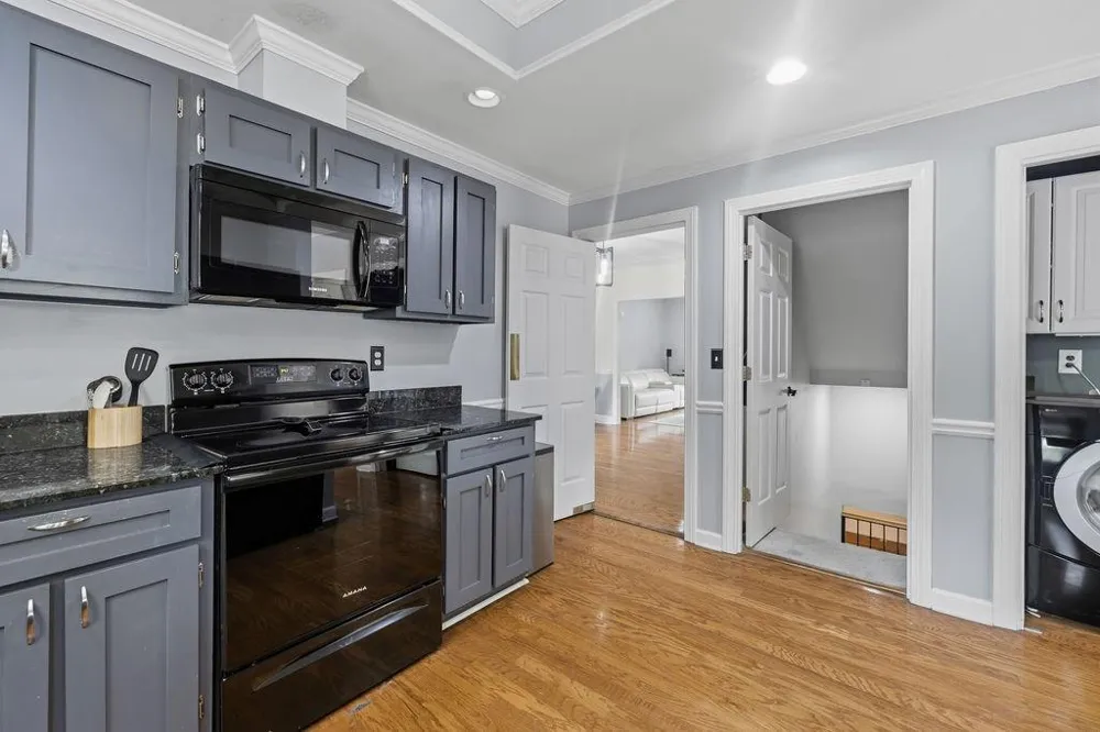 8 Vernon Glen Court Sandy Springs, GA 30338